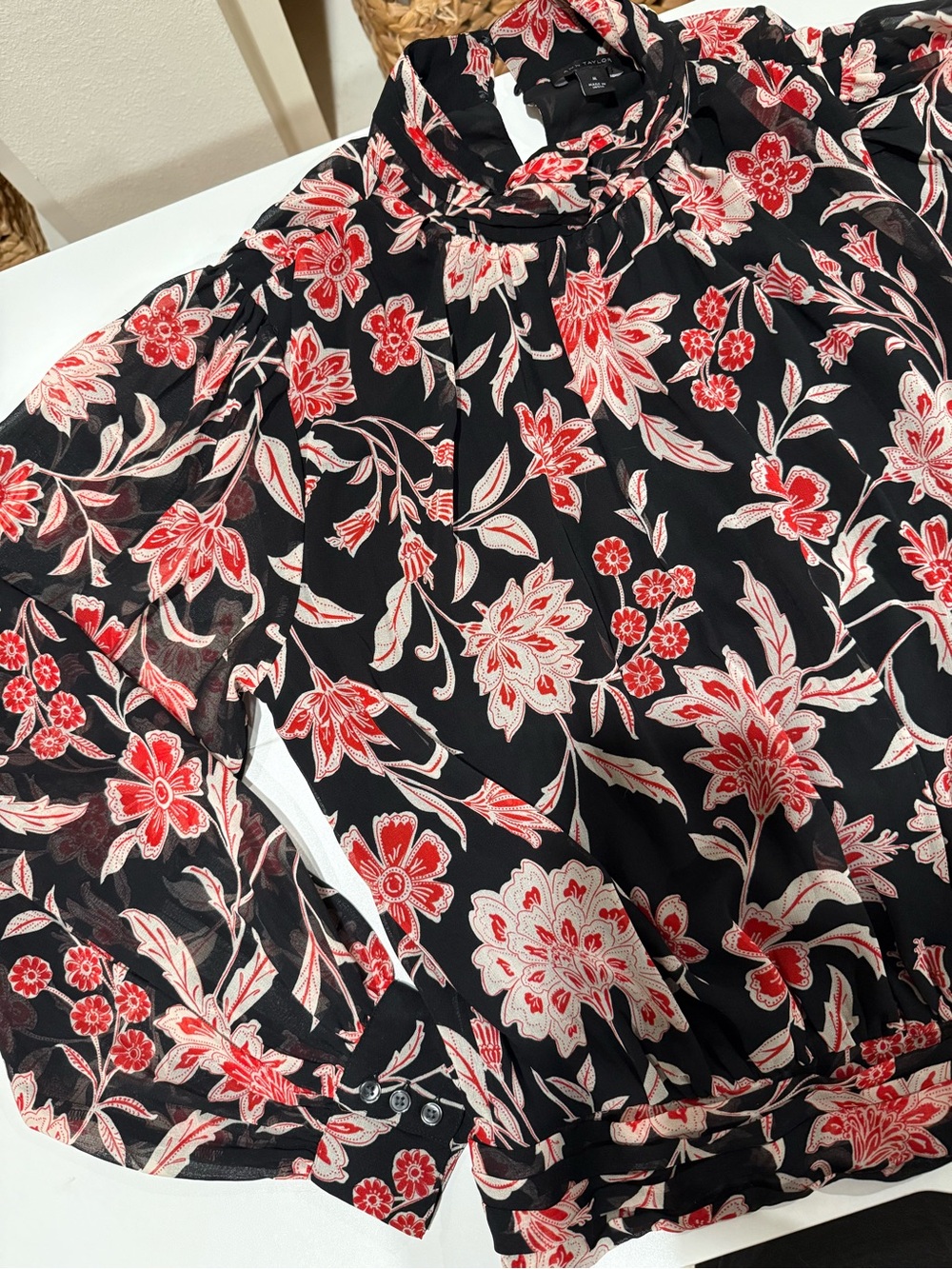 Ann Taylor Black Red Floral Long Sleeve Button Back Blouse Size M